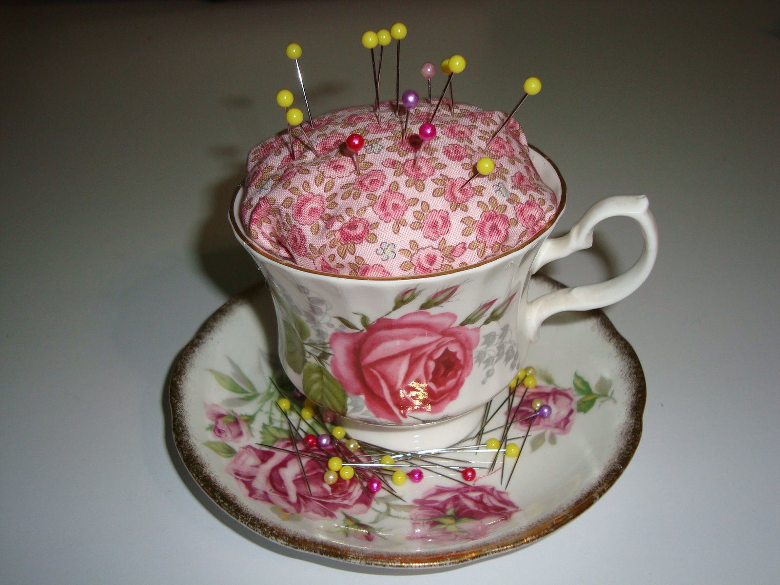 [my+teacup+pincushion.JPG]