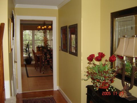 [house_pictures_1_001hall.jpg]