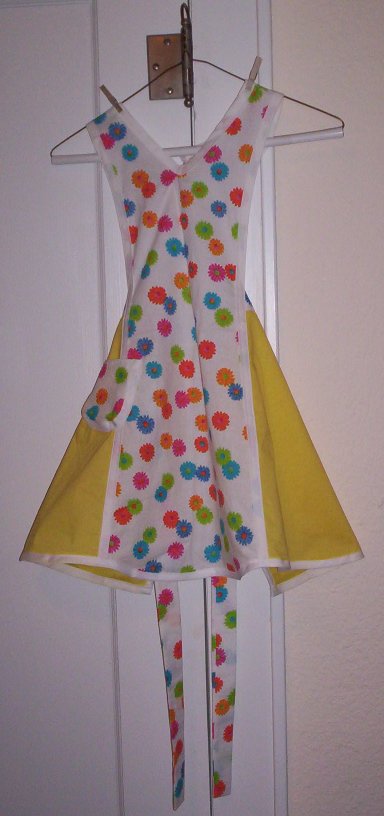 [Child's+daisy+apron.jpg]