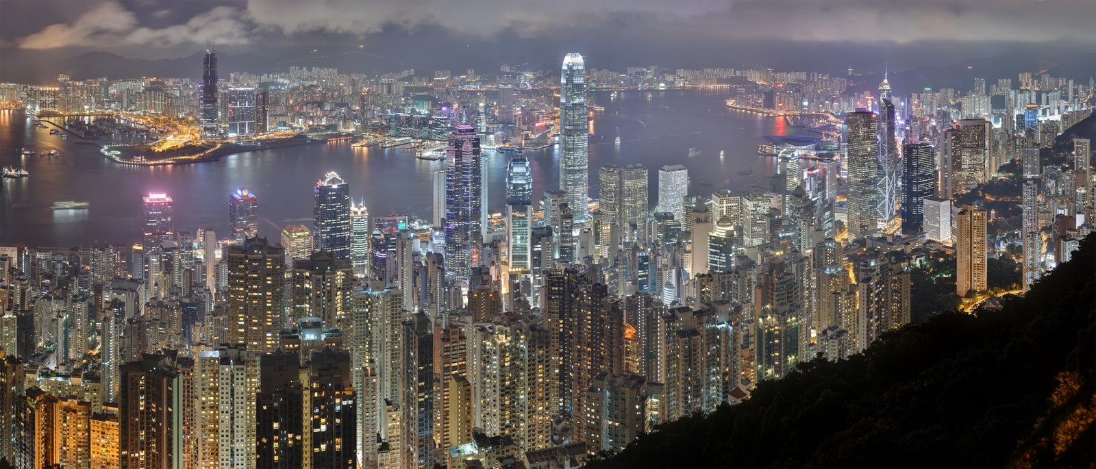[Hong_Kong_Night_Skyline.jpg]