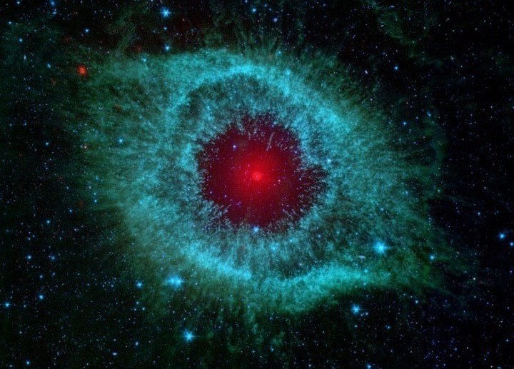[Nebula.Helix.NGC7293.Spitzer.jpg]