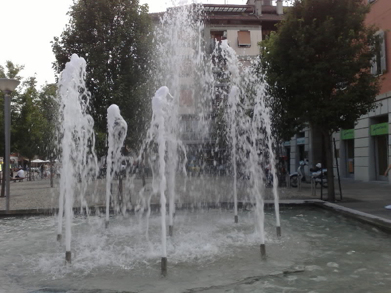 [P11+Fountain+280720081877-712918.jpg]