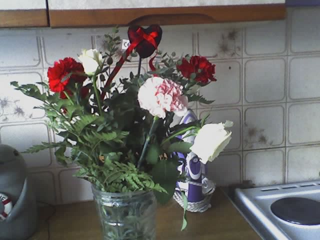 [15-02-07+valentine+flowers.jpg]