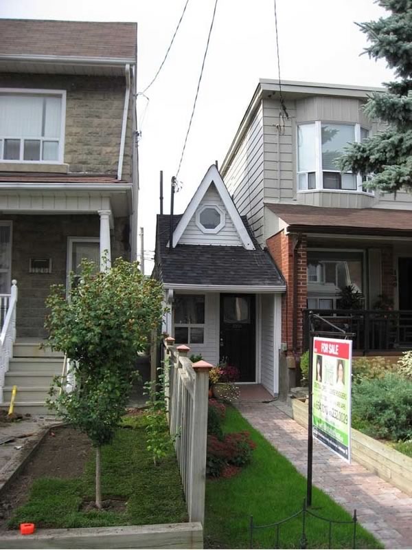 [Toronto's+Smallest+House.jpg]