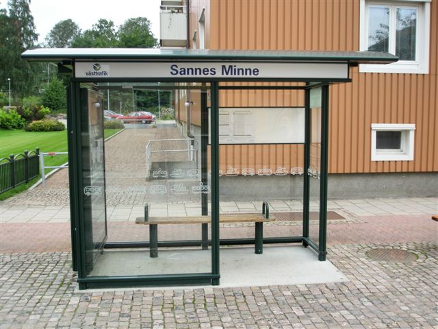 [Sannes+minne+busshållplats.JPG]