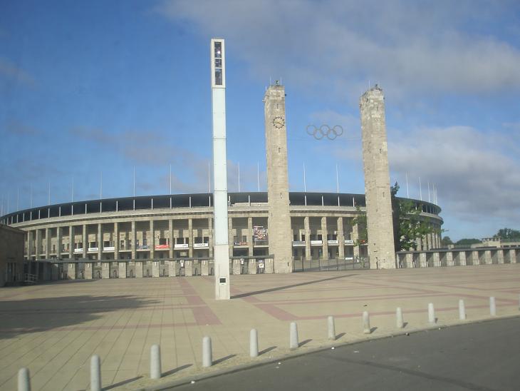 [Olympiastadion+Berlin+2.JPG]