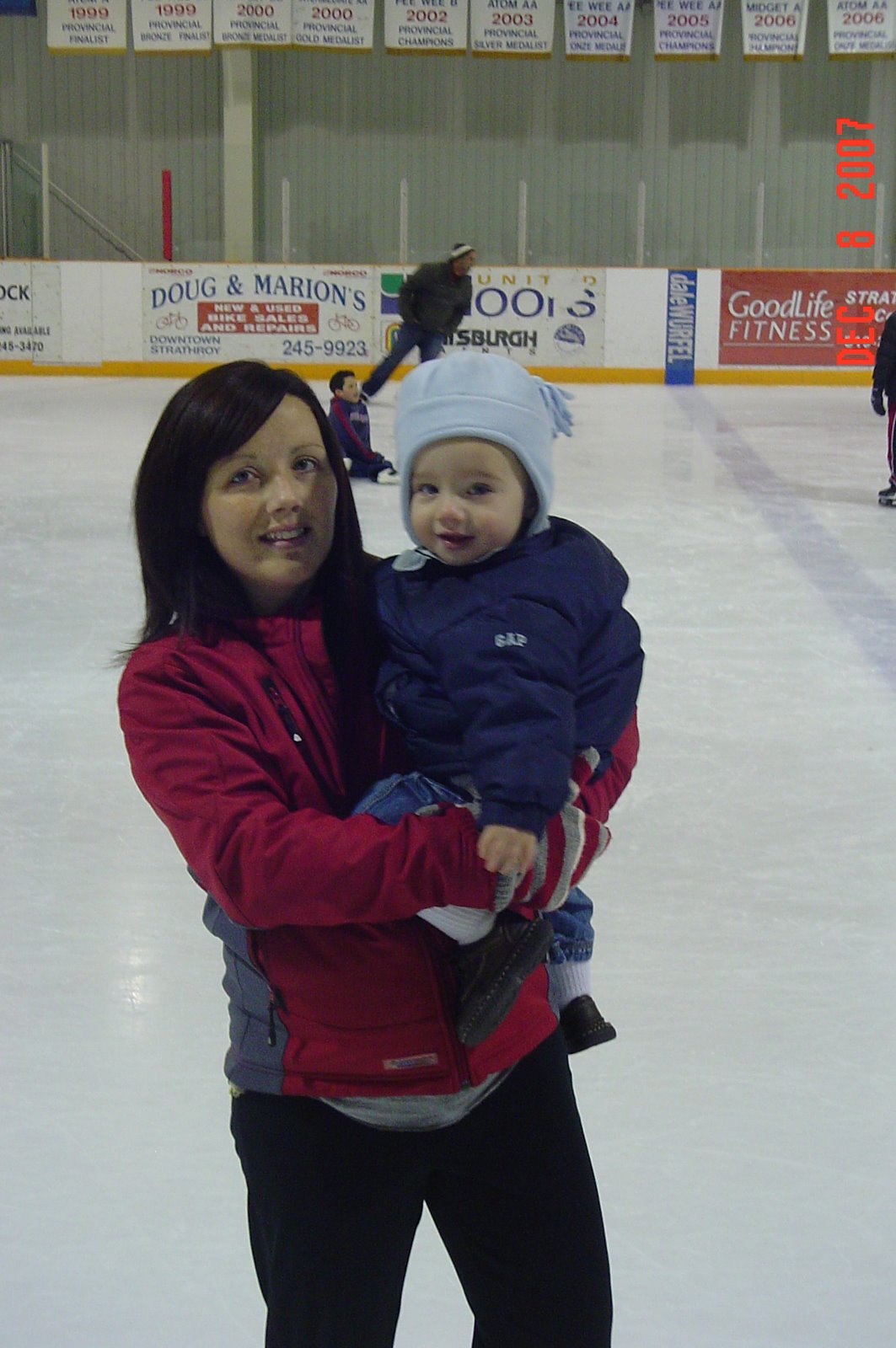 [Skating+with+mommy.jpg]