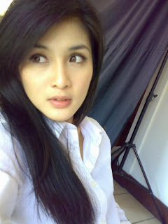 Sandra Dewi Cute