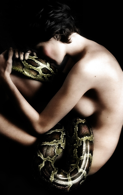 [mujer+serpiente.jpg]