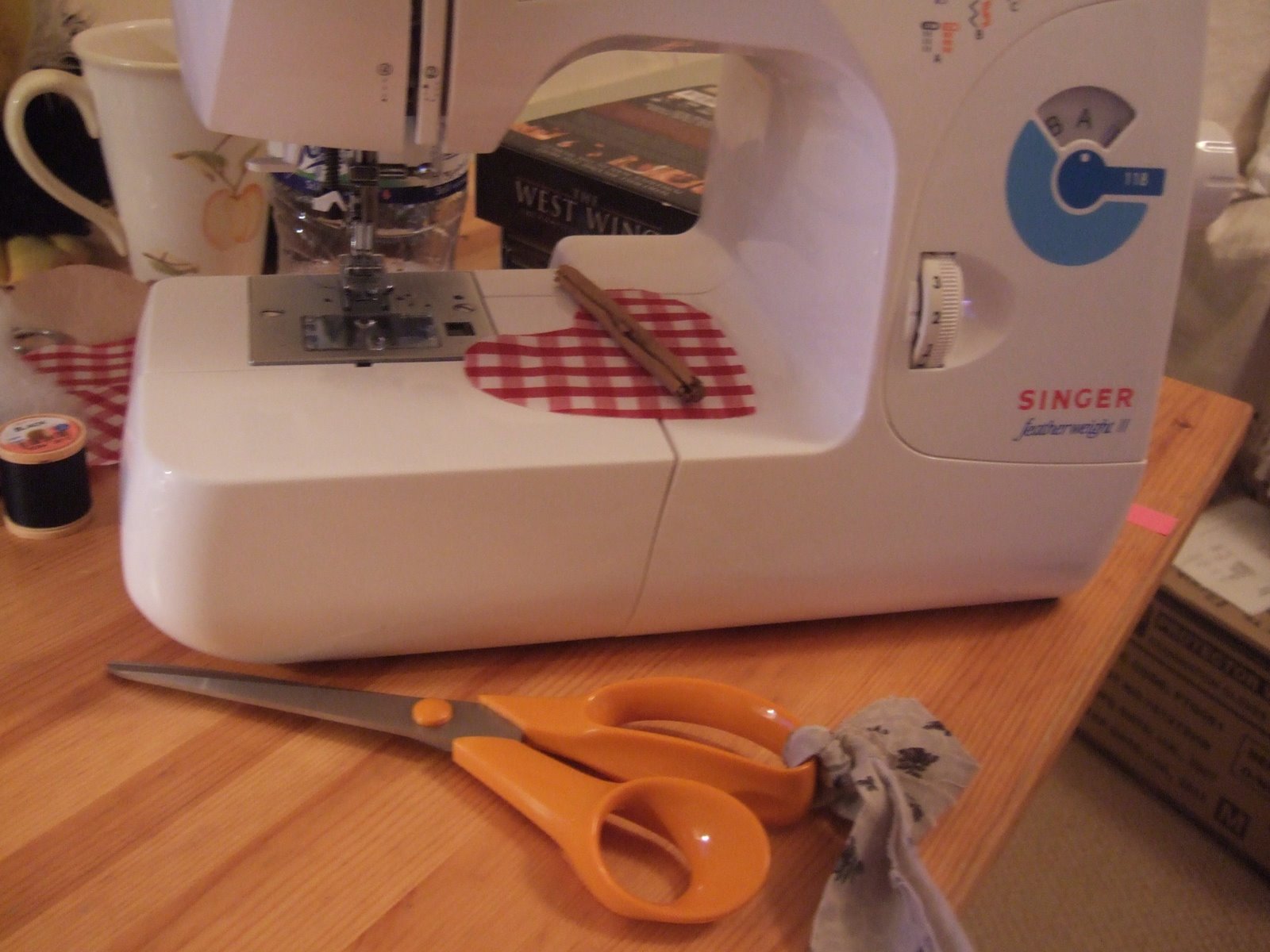 [sewing+machine.jpg]
