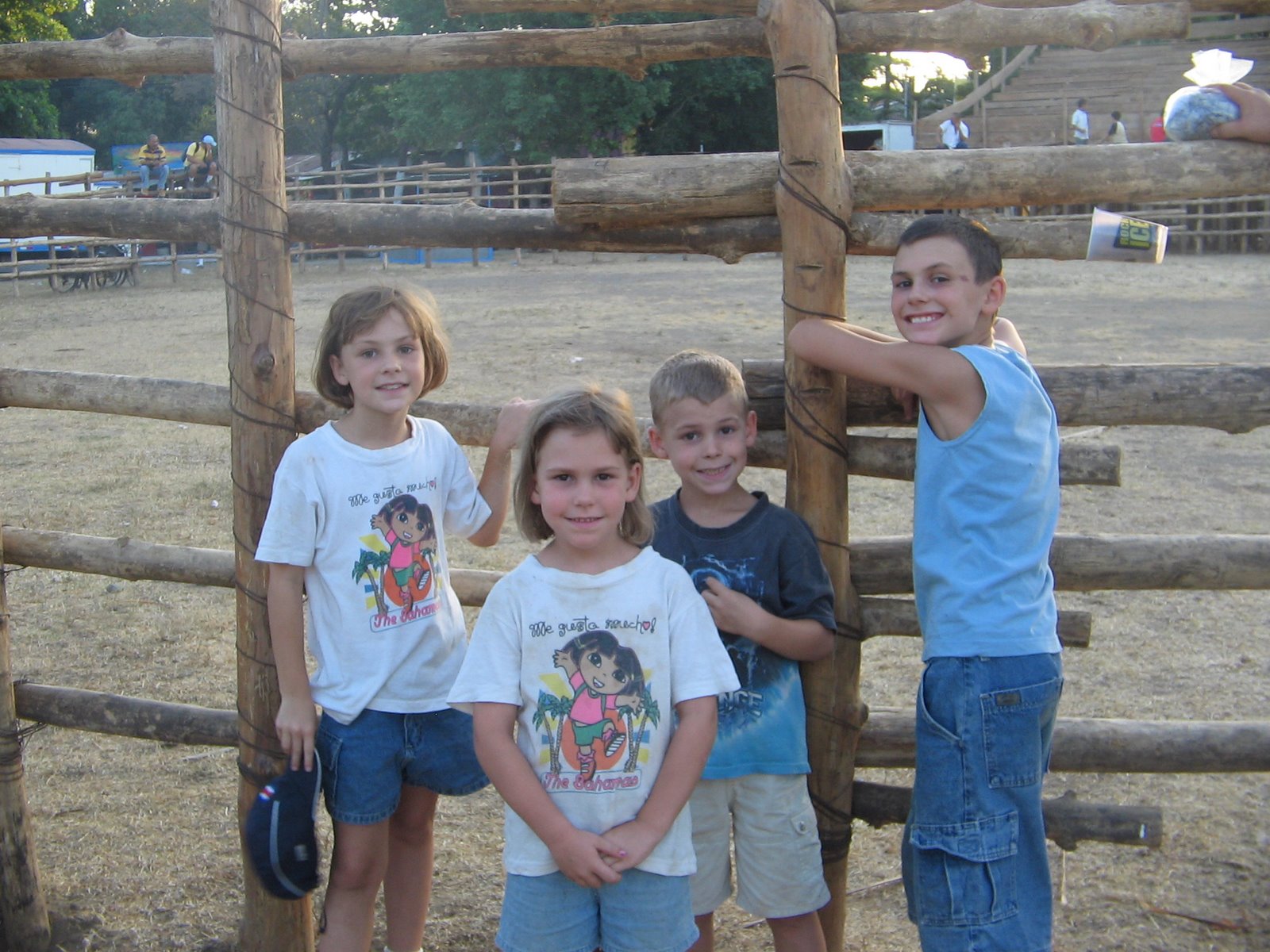 [kids+at+the+rodeo.JPG]