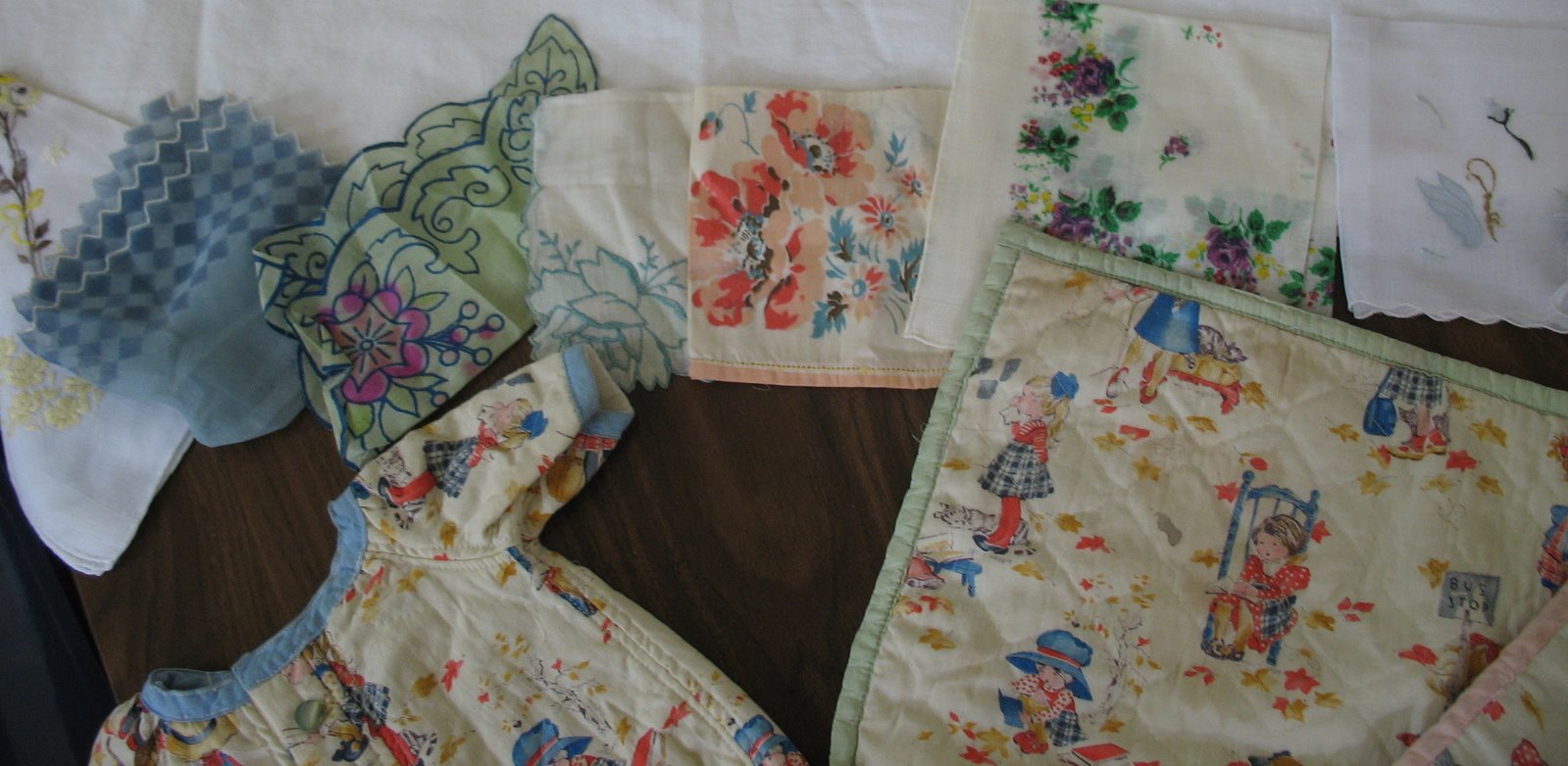 [hankies+and+doll+quilts.jpg]