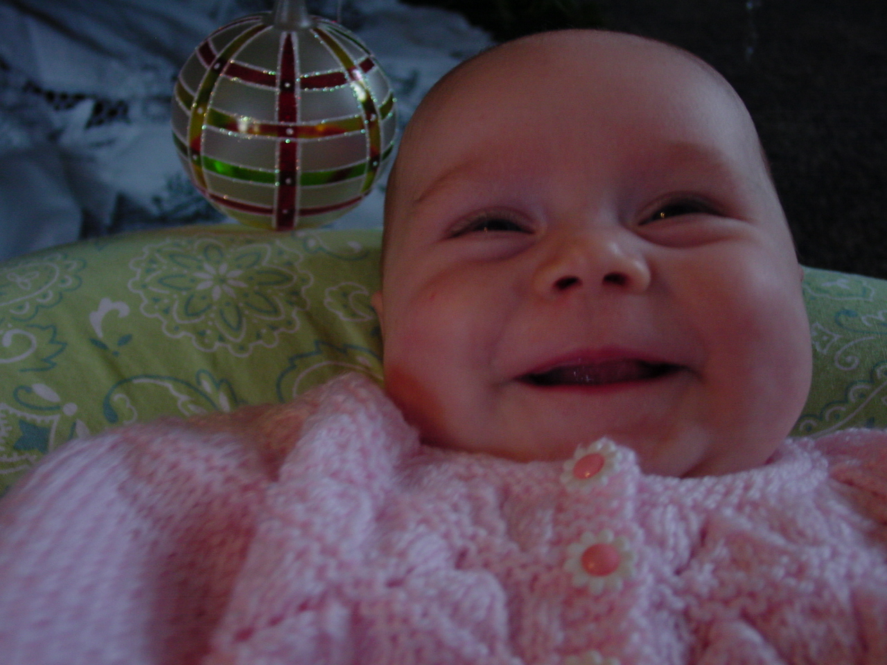 [3+months+old+12+15+06+w+ball+smile.jpg]