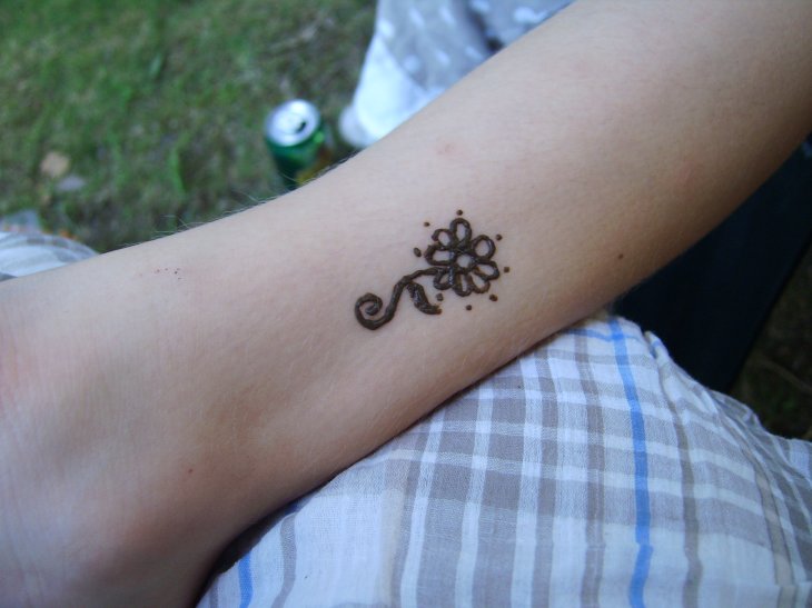 [henna+flower.jpg]