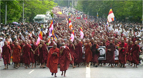 [myanmar_monks_protest.jpg]