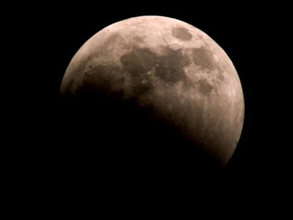 [apg_lunar_eclipse_070827_ms.jpg]