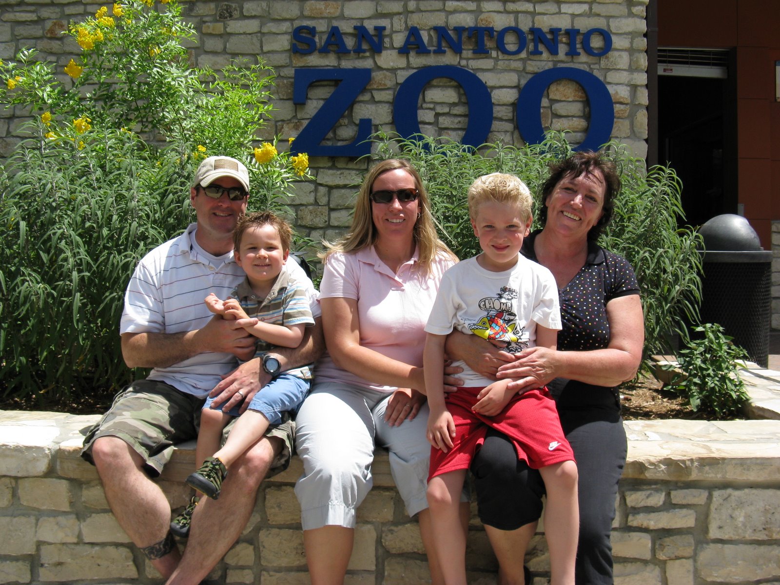 [San+Antonio+zoo+everyone.jpg]