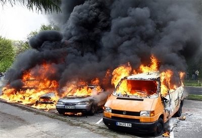 [burning+cars+hamburg+germany_mayday_clashes__hbg117.jpg]