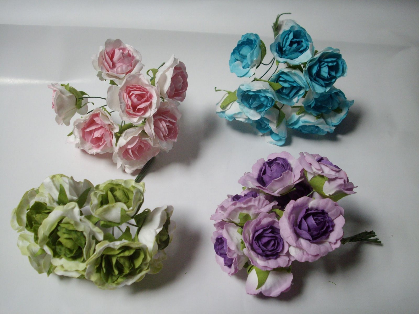 [mini+paper+roses+IMGP0705.JPG]