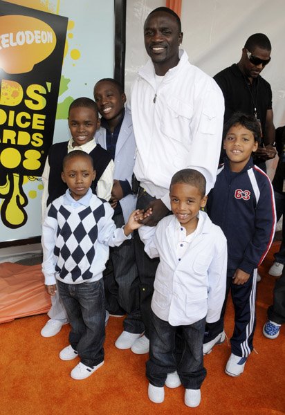 [Akon+and+kids.jpg]