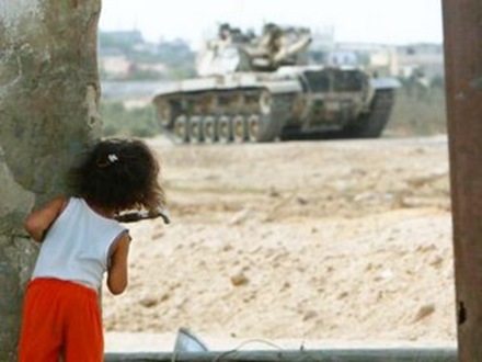 [nena-palestina-tanque-israel-thumb.jpg]