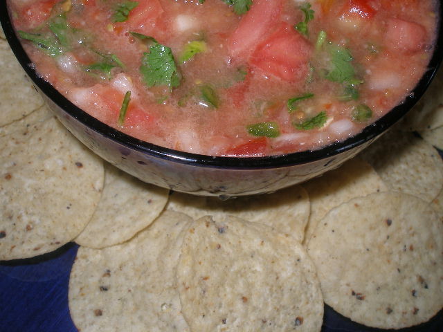 [cucumber-tomato+salsa+closeup.JPG]