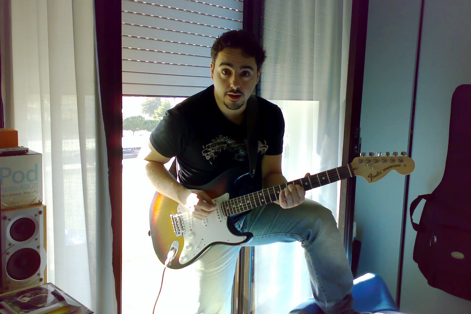 [Mirko+Guitar+1.jpg]