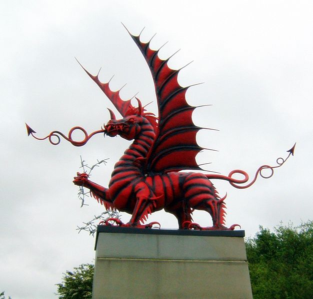 [626px-Welsh_Dragon_Memorial_Mametz_Wood.jpg]