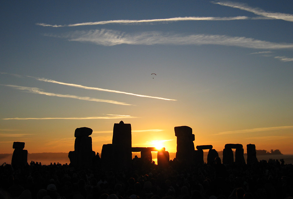 [20050622133306!Summer_Solstice_Sunrise_over_Stonehenge_2005[1].jpg]
