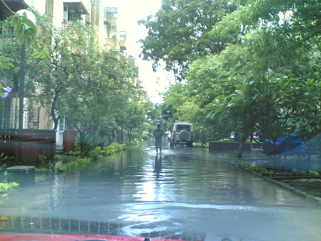 [Waterlogging_Udayan_Kolkata_17062008.JPG]