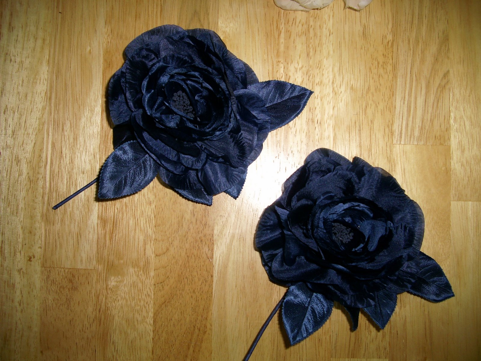 [navy+Roses.JPG]