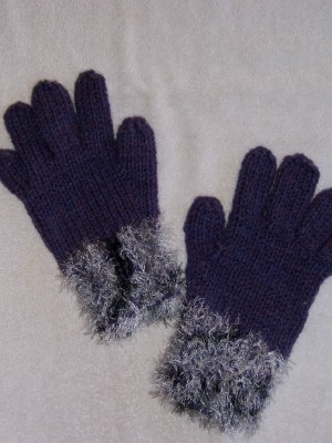 [Mary+Poppins+fur-edged+gloves.jpg]