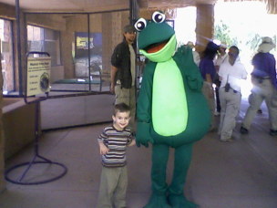 [Asher's+friend,+the+frog.jpg]