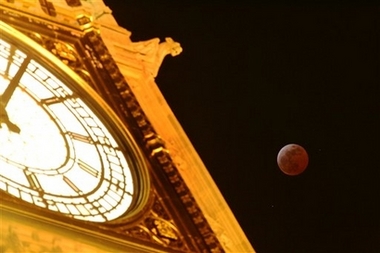 [Mar3_07LunarEclipse_London.jpg]
