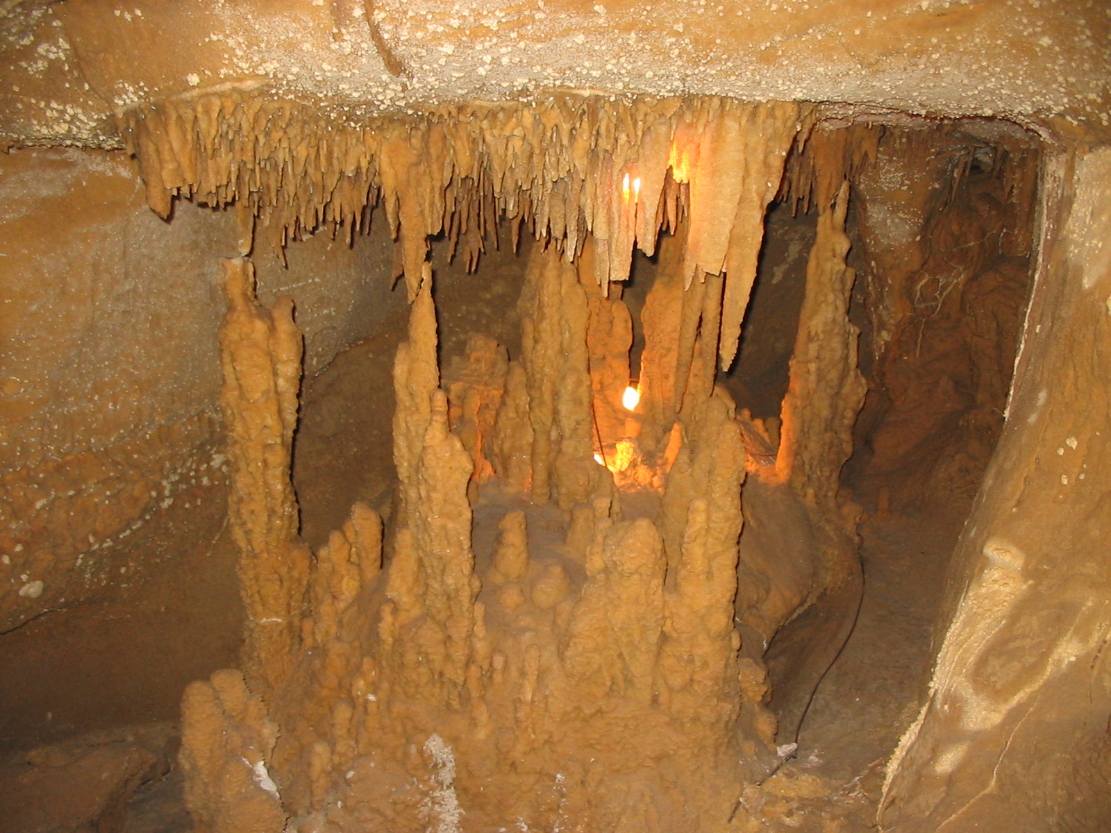 [stalagtites-stalagmites.jpg]