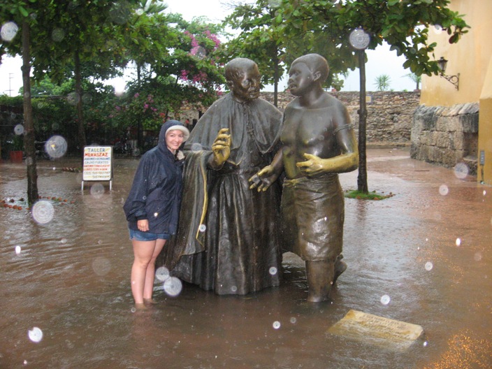 [cathy+with+statues+in+cartegena.JPG]