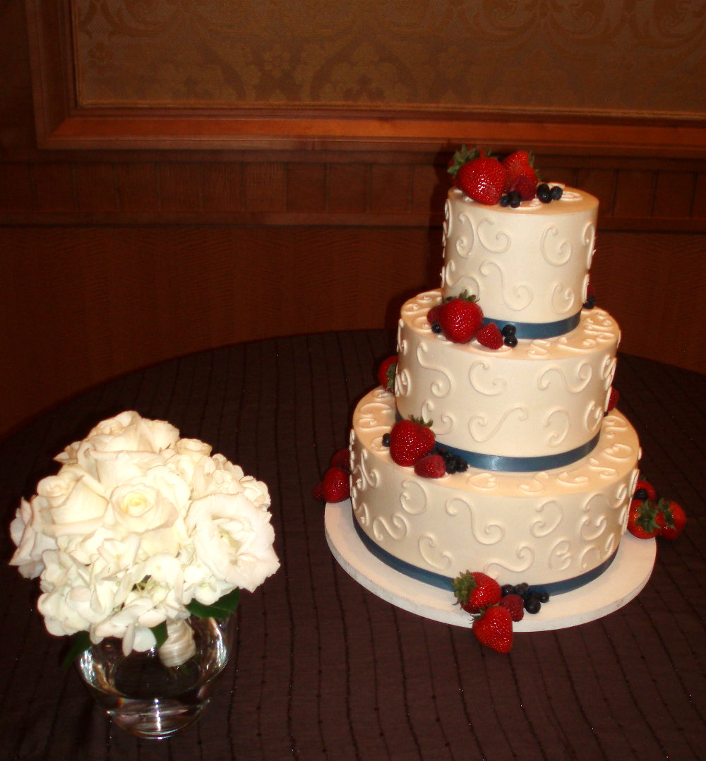 [sweet+memories+wedding+cake+061508.jpg]