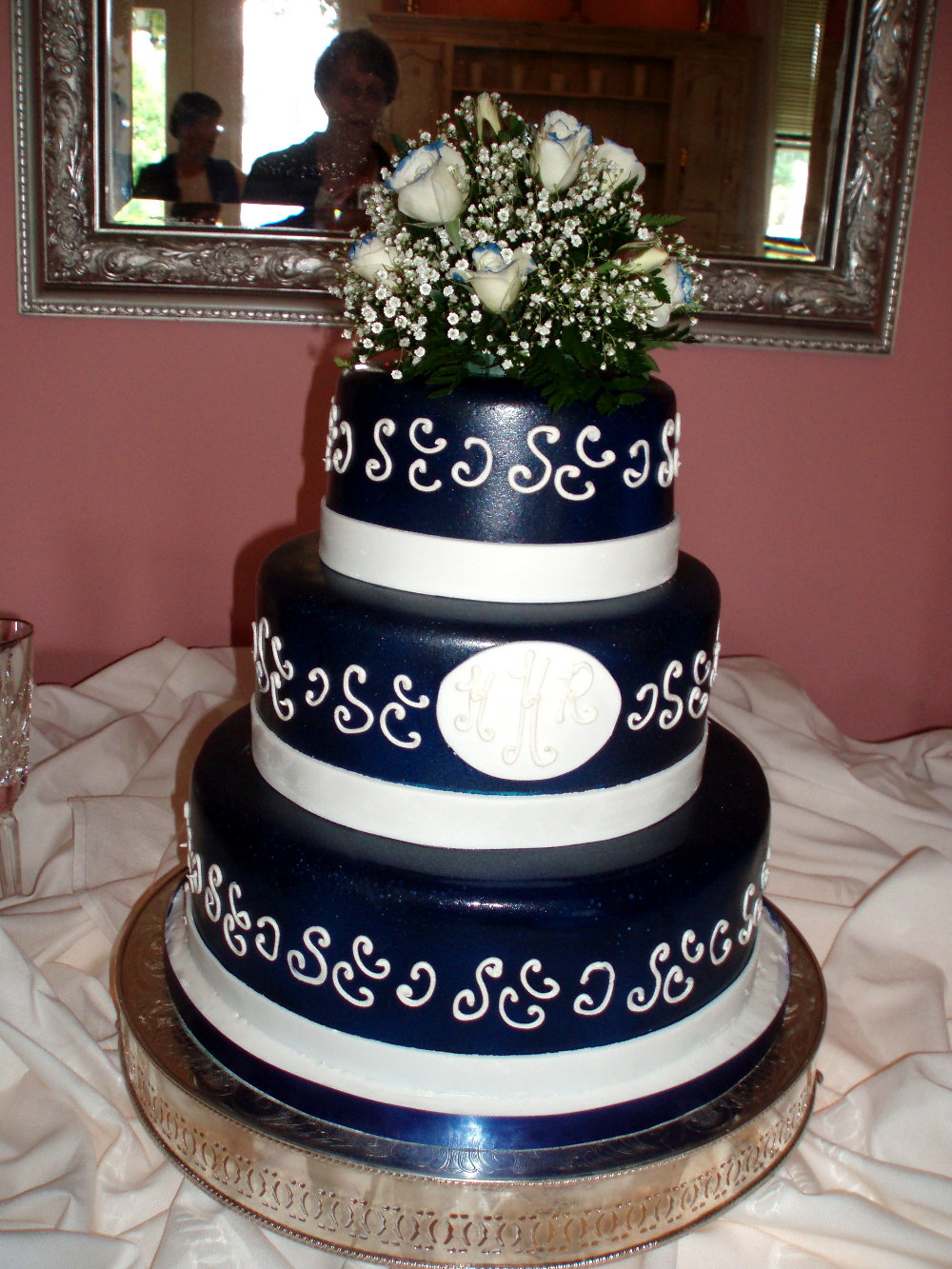 [royal+blue+cake+by+Sweet+Memories-Donna+Ford.jpg]