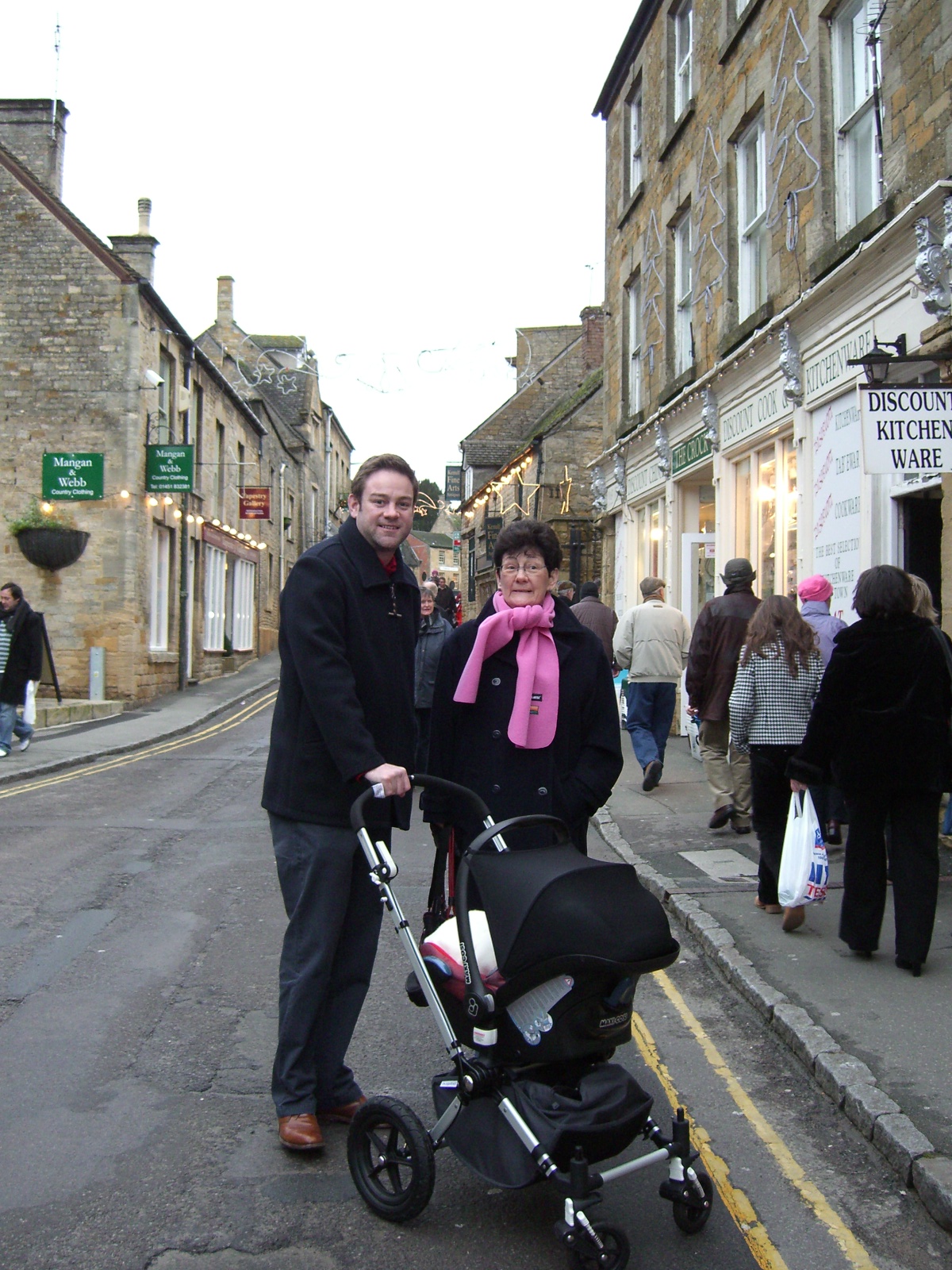 [Andrew,+Mary+&+Ava+Stow+Cotswolds.JPG]