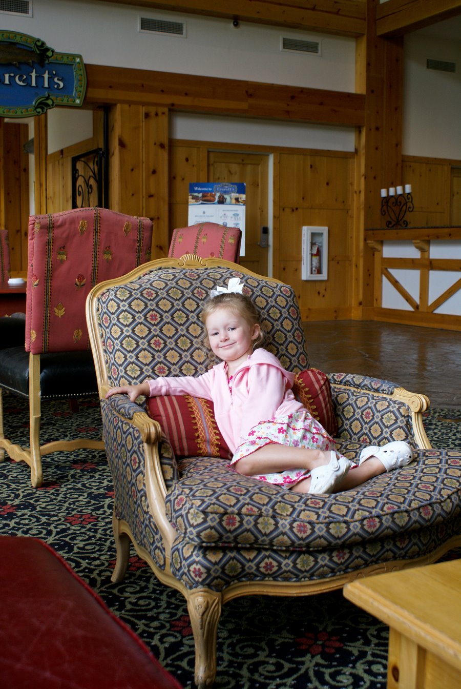[Maddie+in+the+big+chair.jpg]