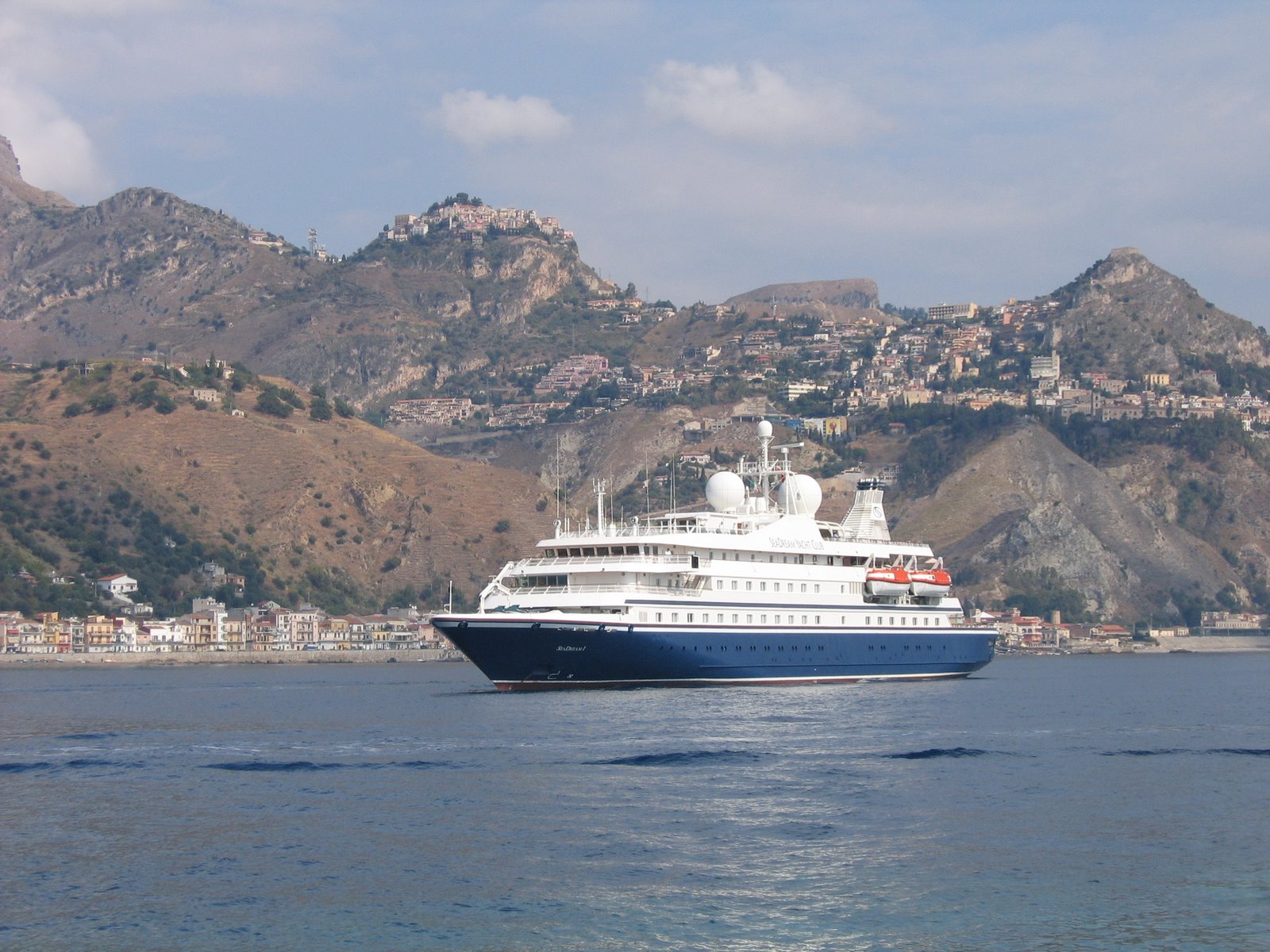 [SeaDream+I+in+Taormina+Harbour,+Sicily-776464.jpg]