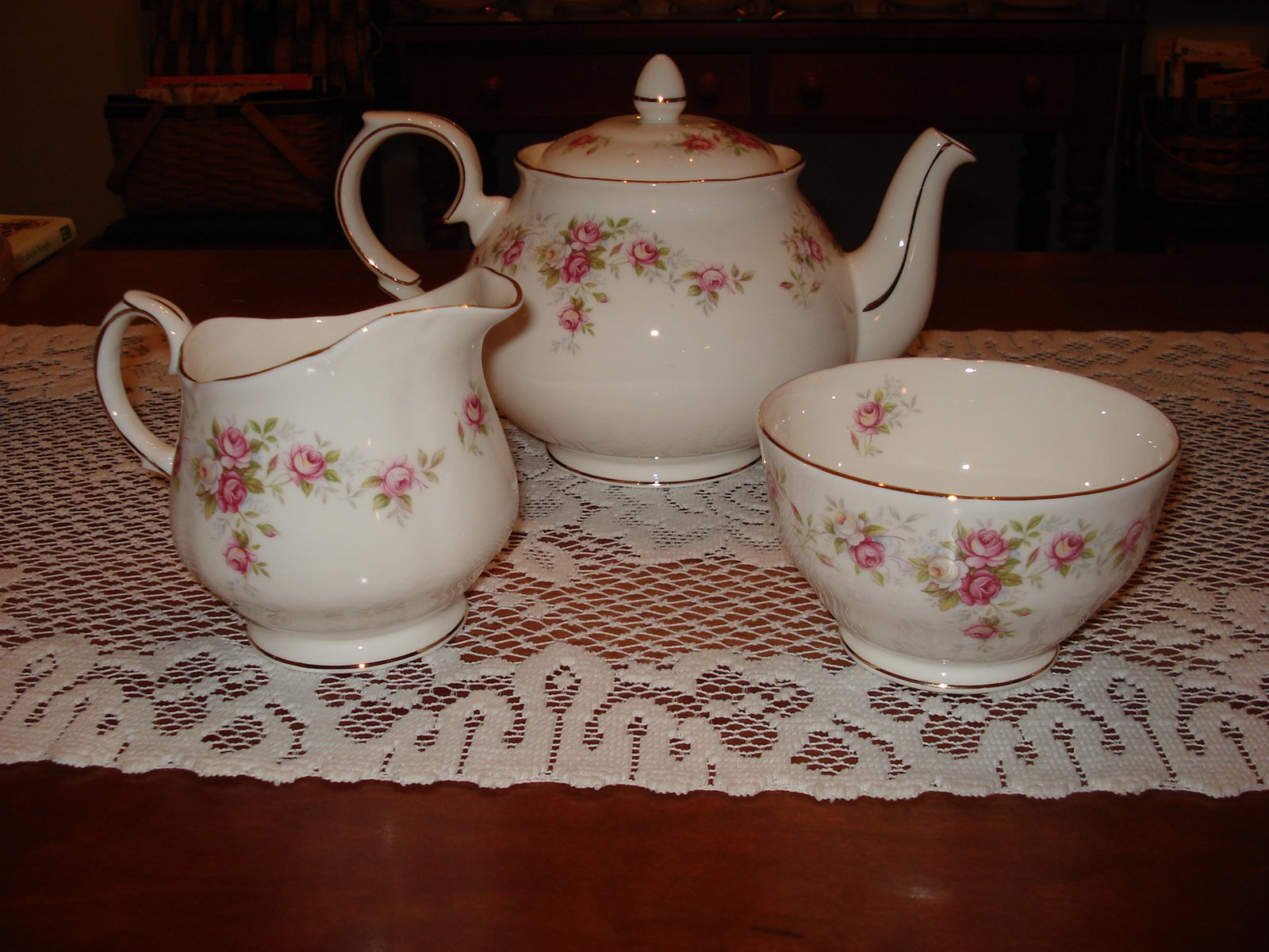 [Teapots+003.JPG]