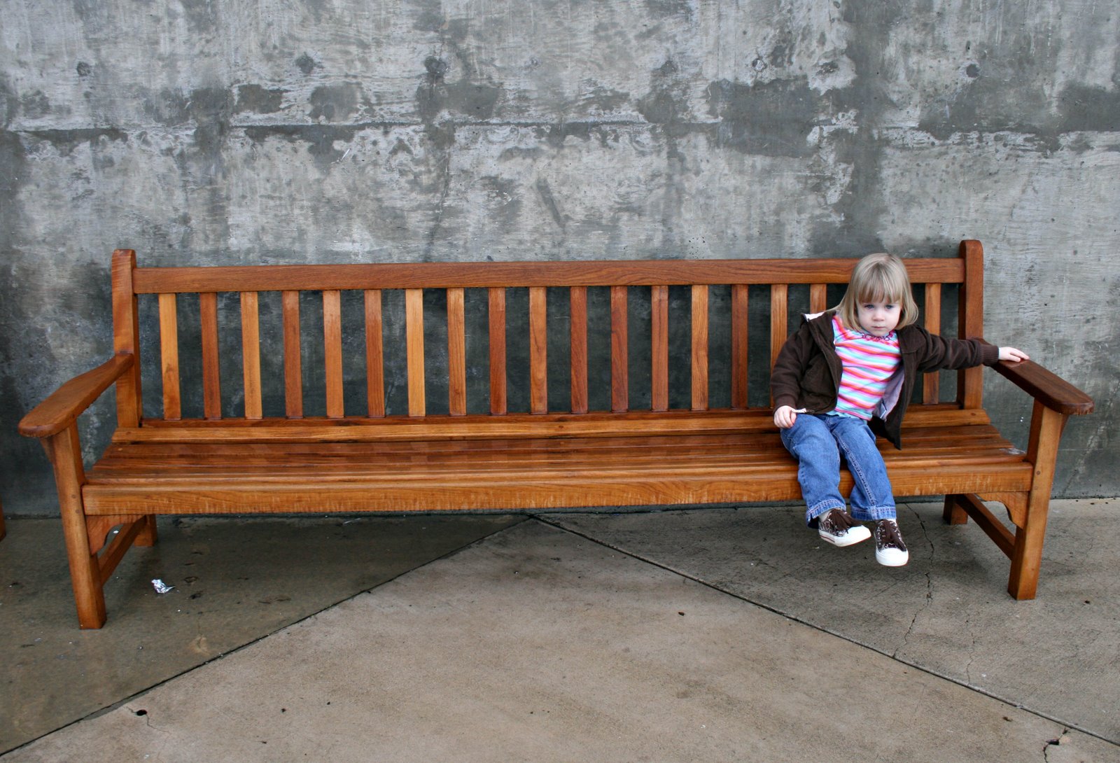 [charlotte+on+the+bench.jpg]