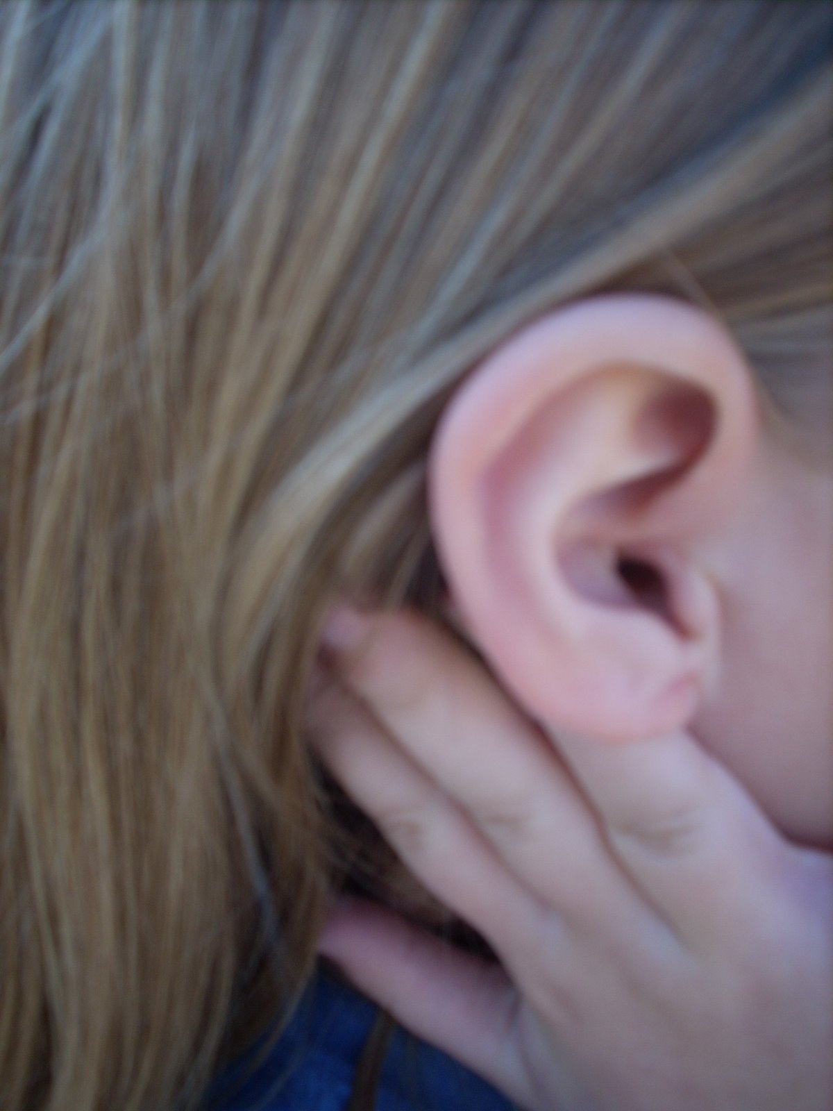 [Erin's+Ear+Piercing+025.jpg]