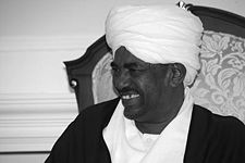 [225px-Omar_al-Bashir.jpg]