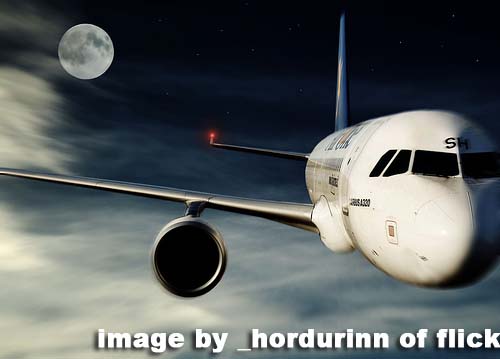 [airplane+moon+_hordurinn+flicker.jpg]