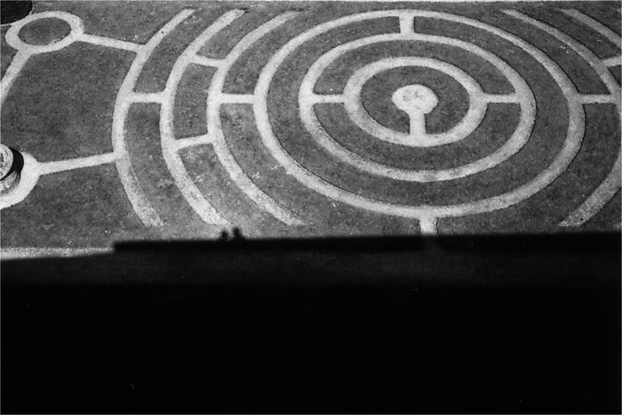[Eut_20080511_Chartres_labyrinthe_ombres.jpg]