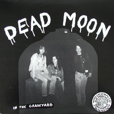 [dead+moon+in+the+graveyard.jpg]