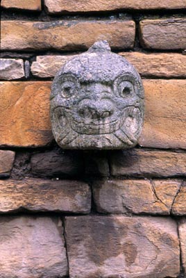 [Stone_Head_of_Chavin_de_Huantar_Temple_Ancash.jpg]