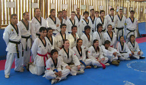 Foto de los instructores y alumnos asistentes al curso.